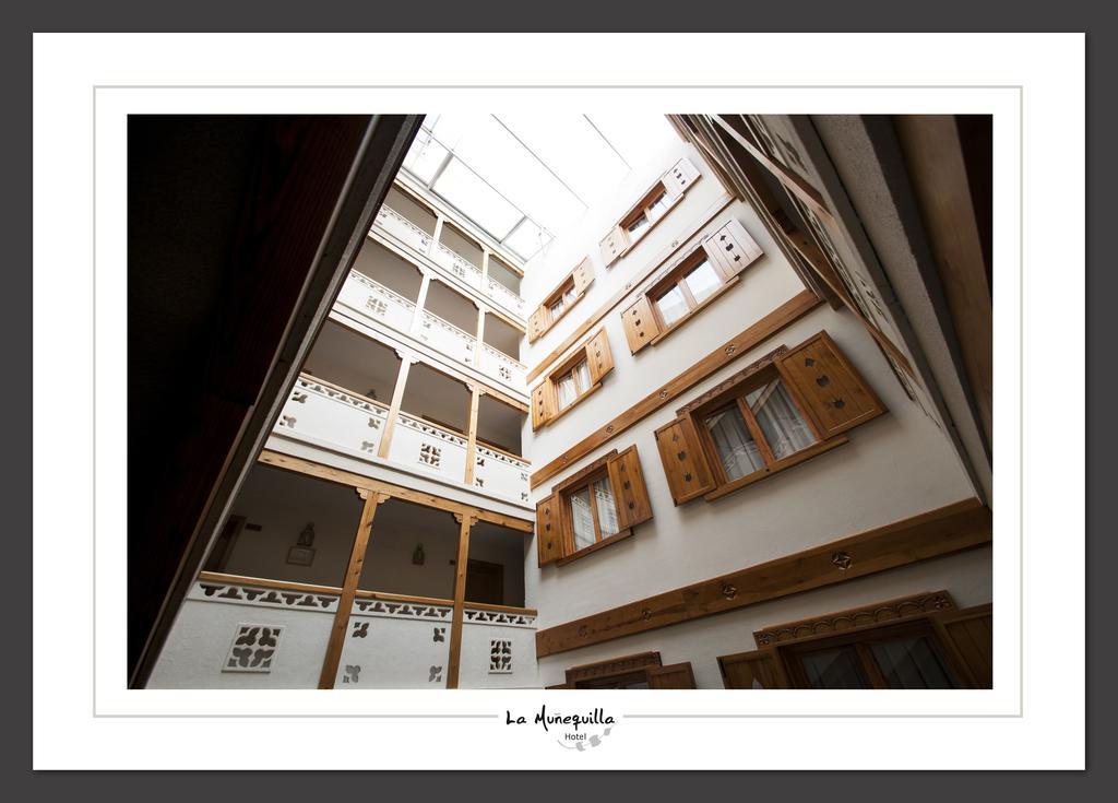 Hotel la Muñequilla Miraflores de la Sierra Exterior foto
